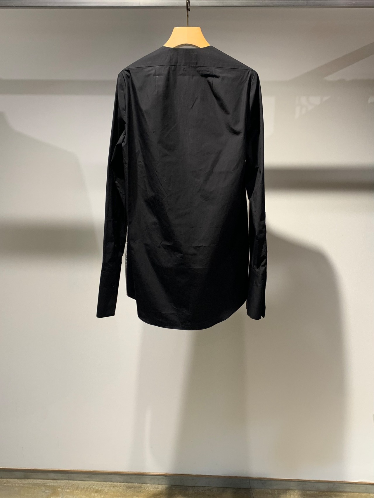 【24SS】GURTWEIN ガーウィン / deep V-neck slim-fit tailored shirt / シャツ - 5