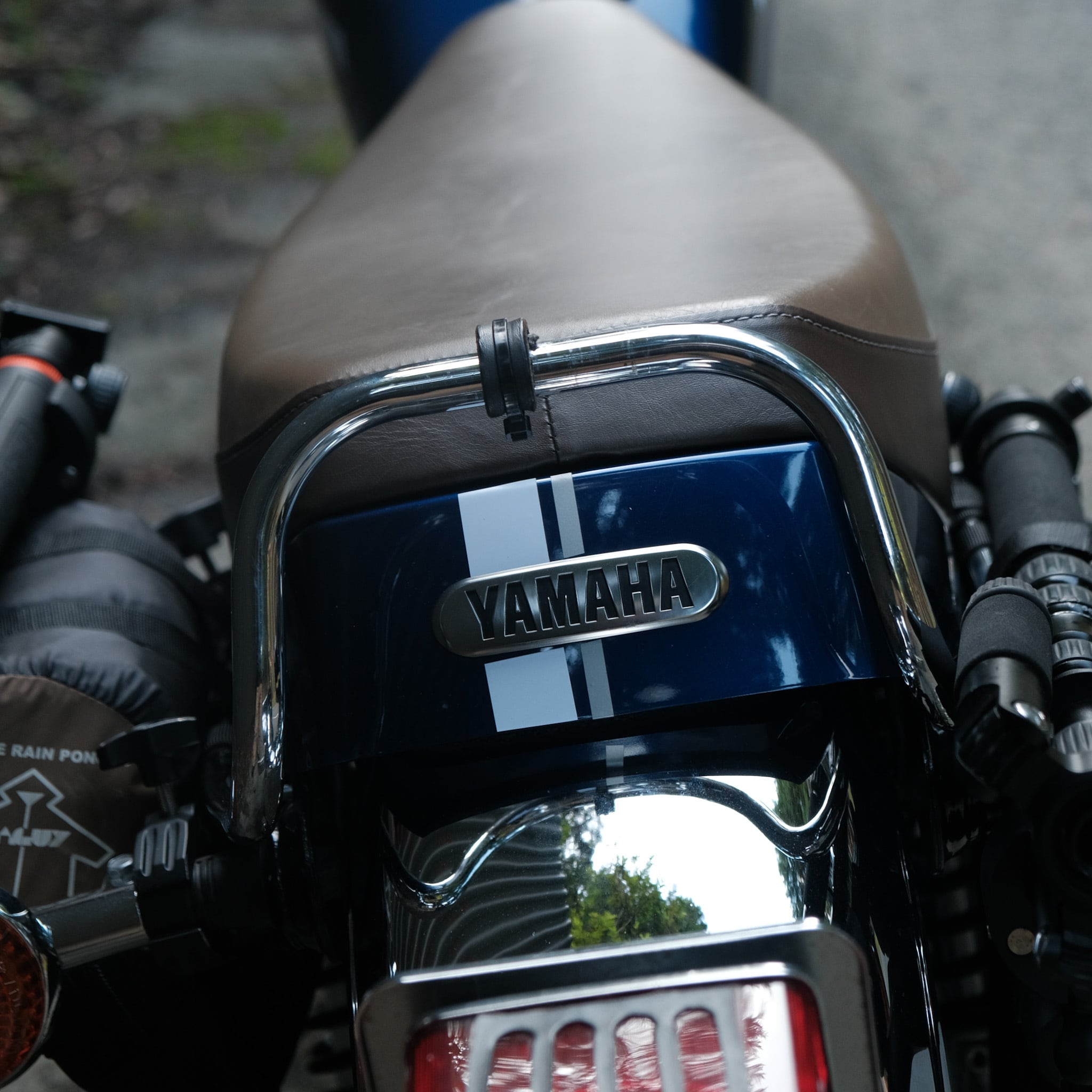 YAMAHA SR400 リアーシートカバー&ヘッドライト用デカール ネオ