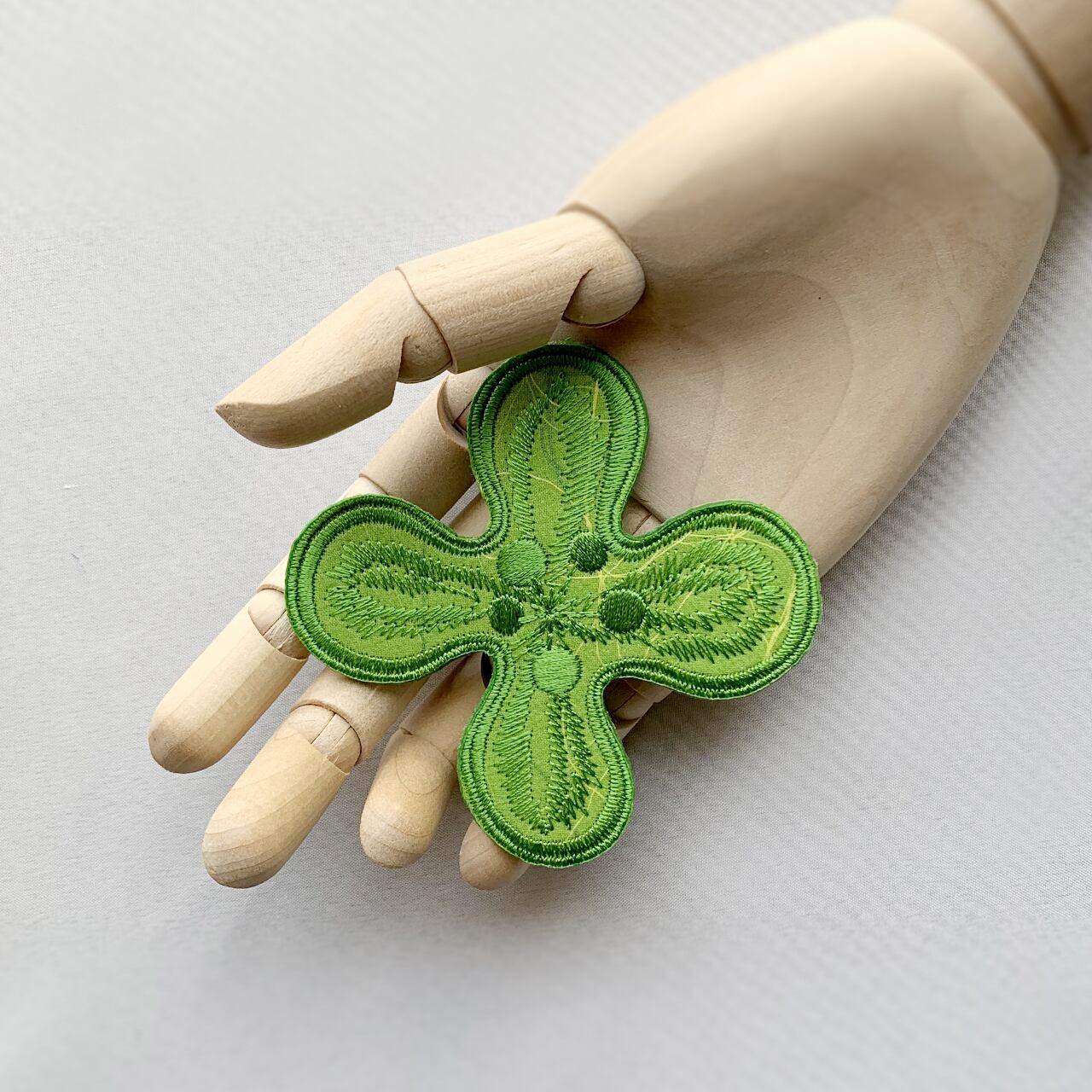 刺繍ブローチ ga.la (br-185）