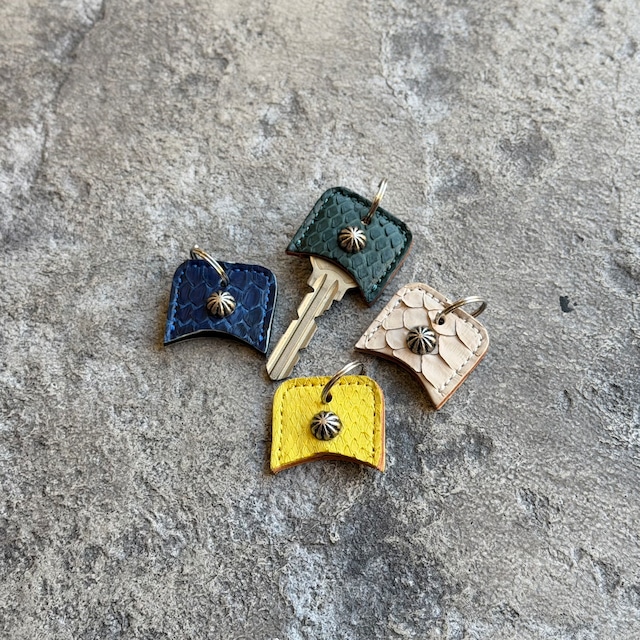 【限定商品】キーカバー スタッズ マットパイソン