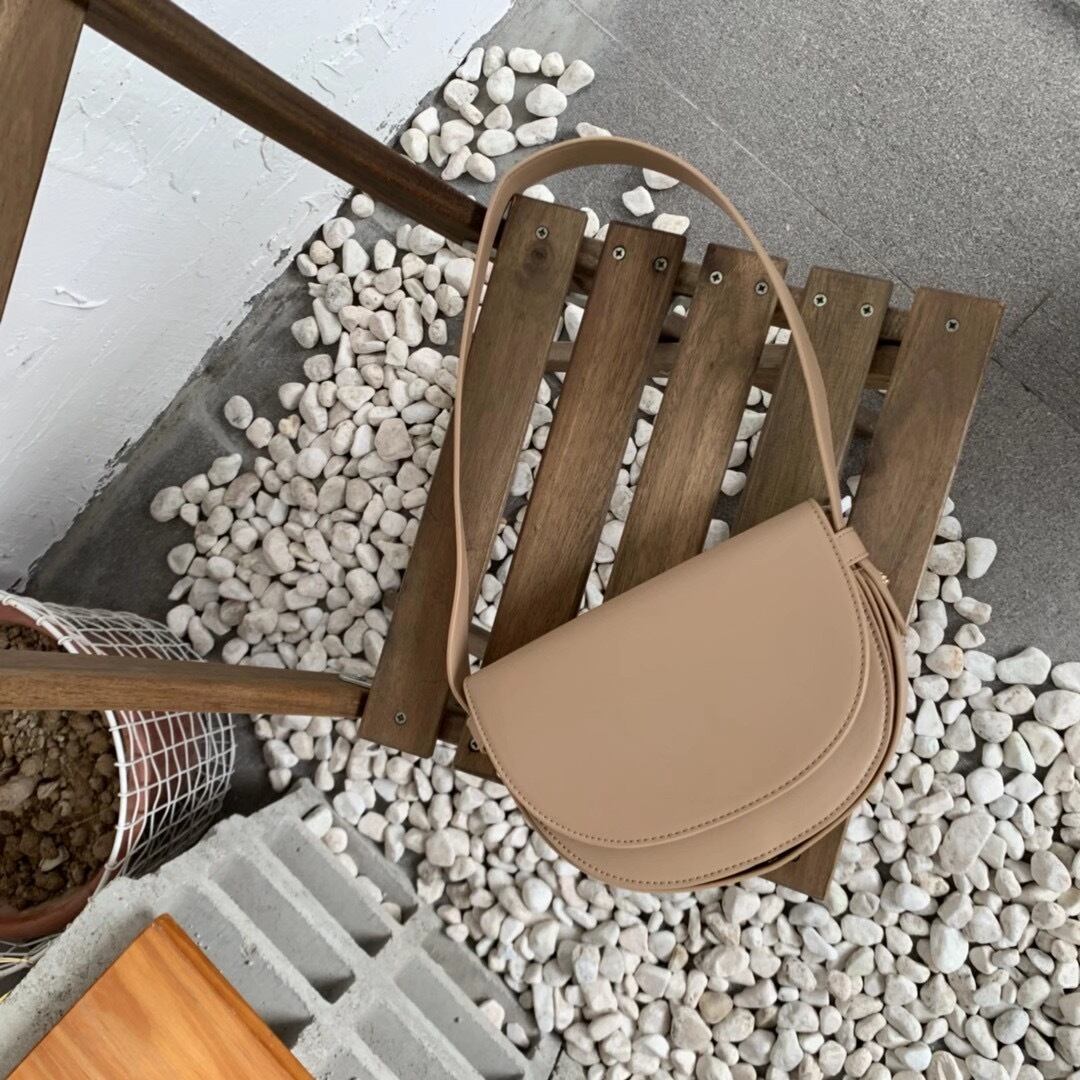 セミサークルショルダーバッグ