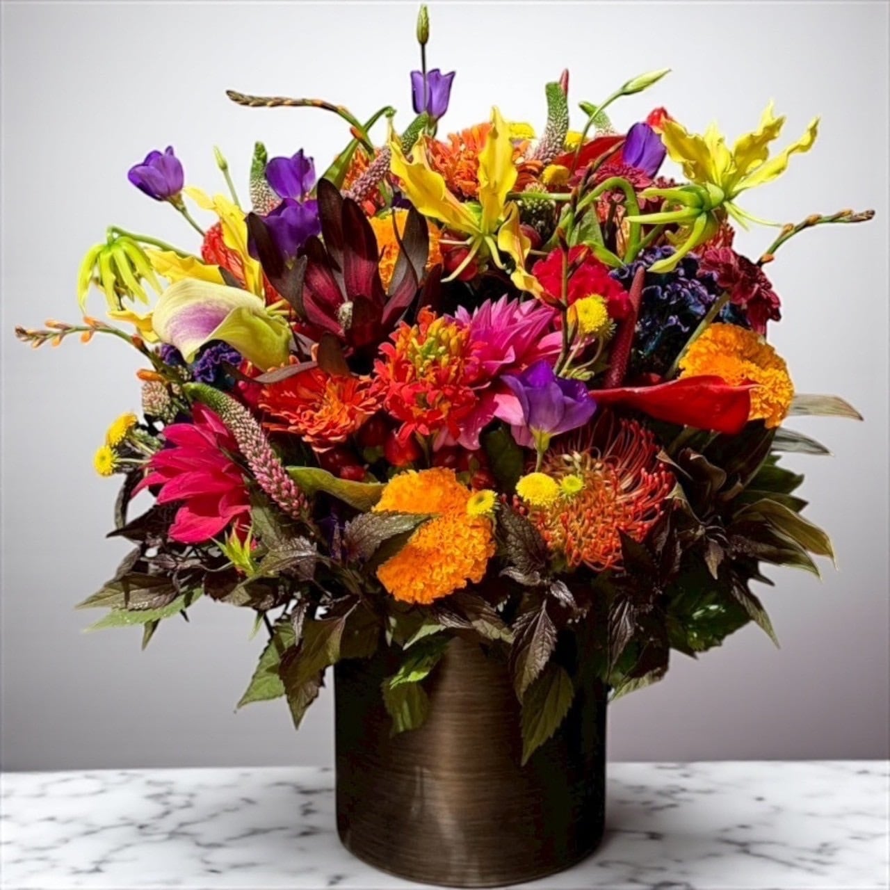 極彩アレンジメント | HANA TO TOGE | 花と棘 | 成城学園前 | 花屋