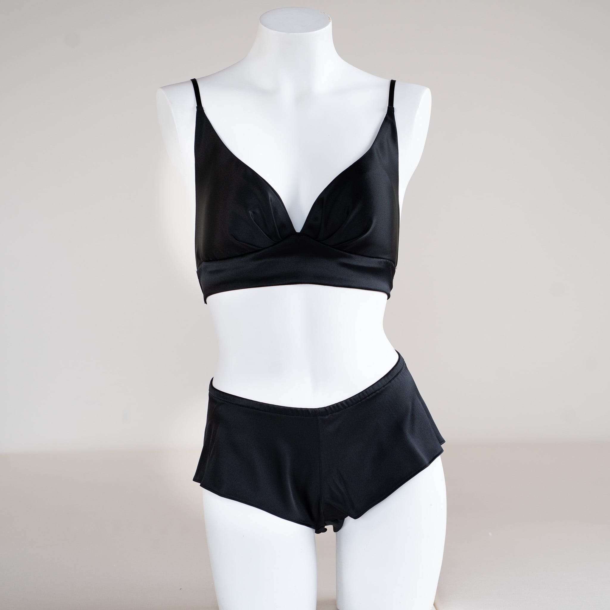 basara silk ディーププランジブラ　ショーツ　セット　バラ可 New ディーププランジブラ Black & Black~Basic edition~ | Basara