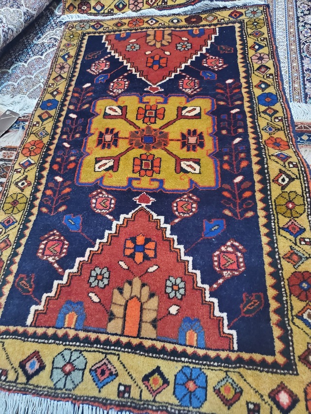 絨毯クエスト51【No.20】メシュキン産 (Shasaban族) ※現在、こちらの商品はイランに置いてあります。ご希望の方は先ずは在庫のご確認をお願いします。