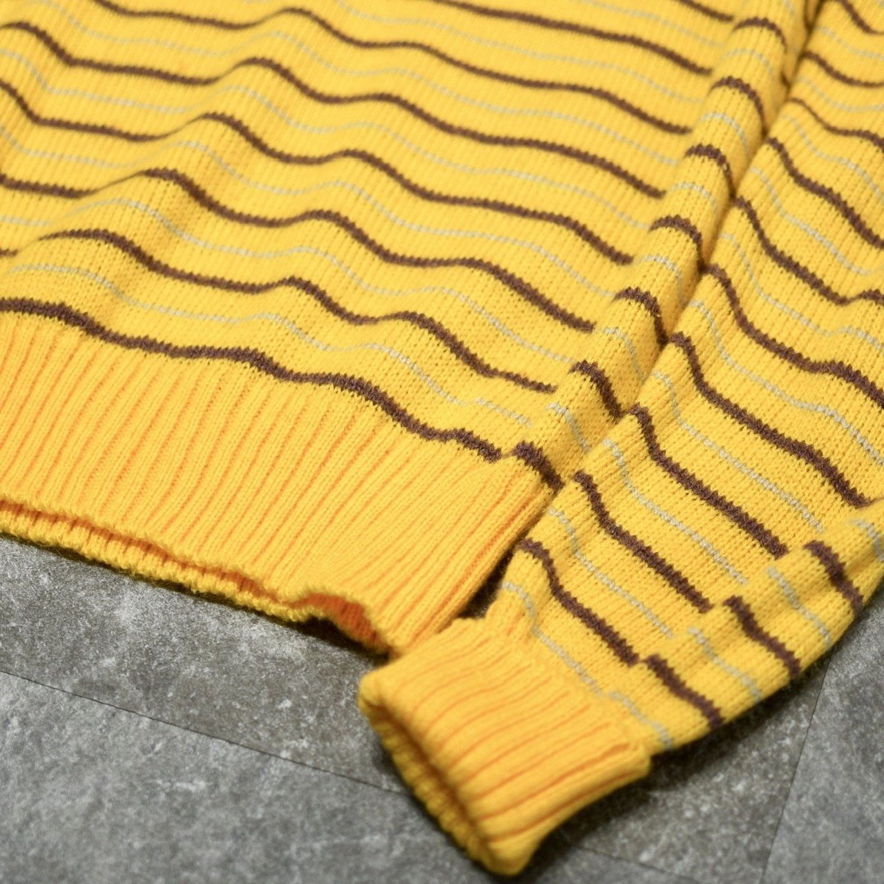 border acryl knit