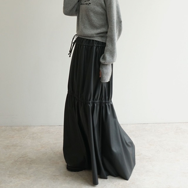 レザー絞りスカート