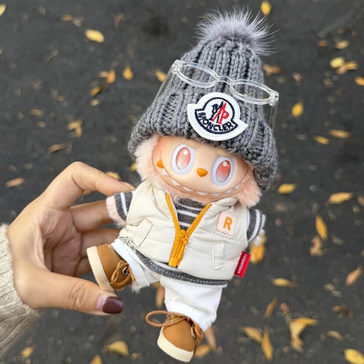 冬の新作でふわふわなオリジナル衣装♡ダウン風 ラブブ Labubu 1.2.3 ダウンコーデ♪ ニット帽&ストライプベストセット 15cm 17cm 対応