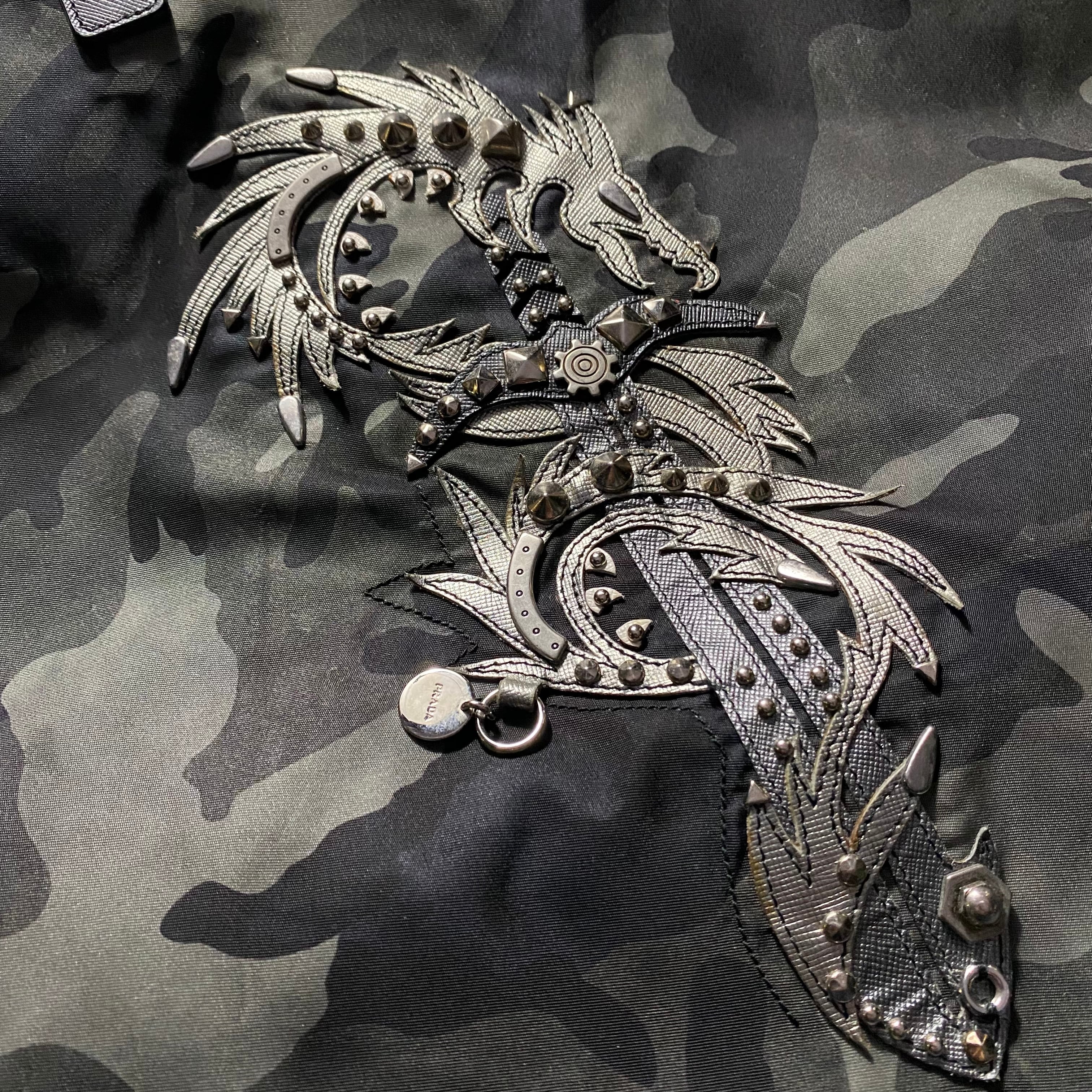 PRADA テスートタトゥー ナイロンポーチ ドラゴン カモフラージュ 箱入 PRADA camouflage pattern nylon tote bag “Dragon & Sword” | NOIR ONLINE