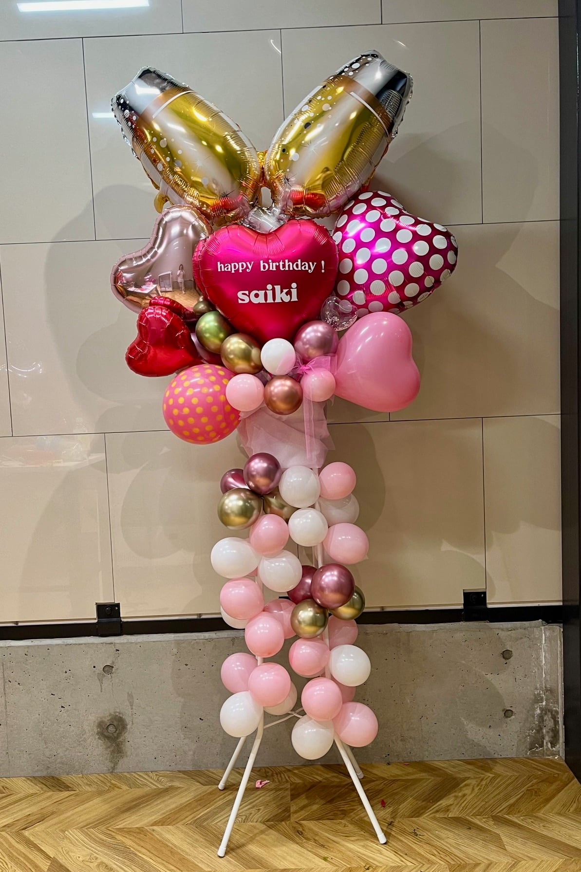 シャンパングラスとハートのバルーンスタンド（赤・ピンク