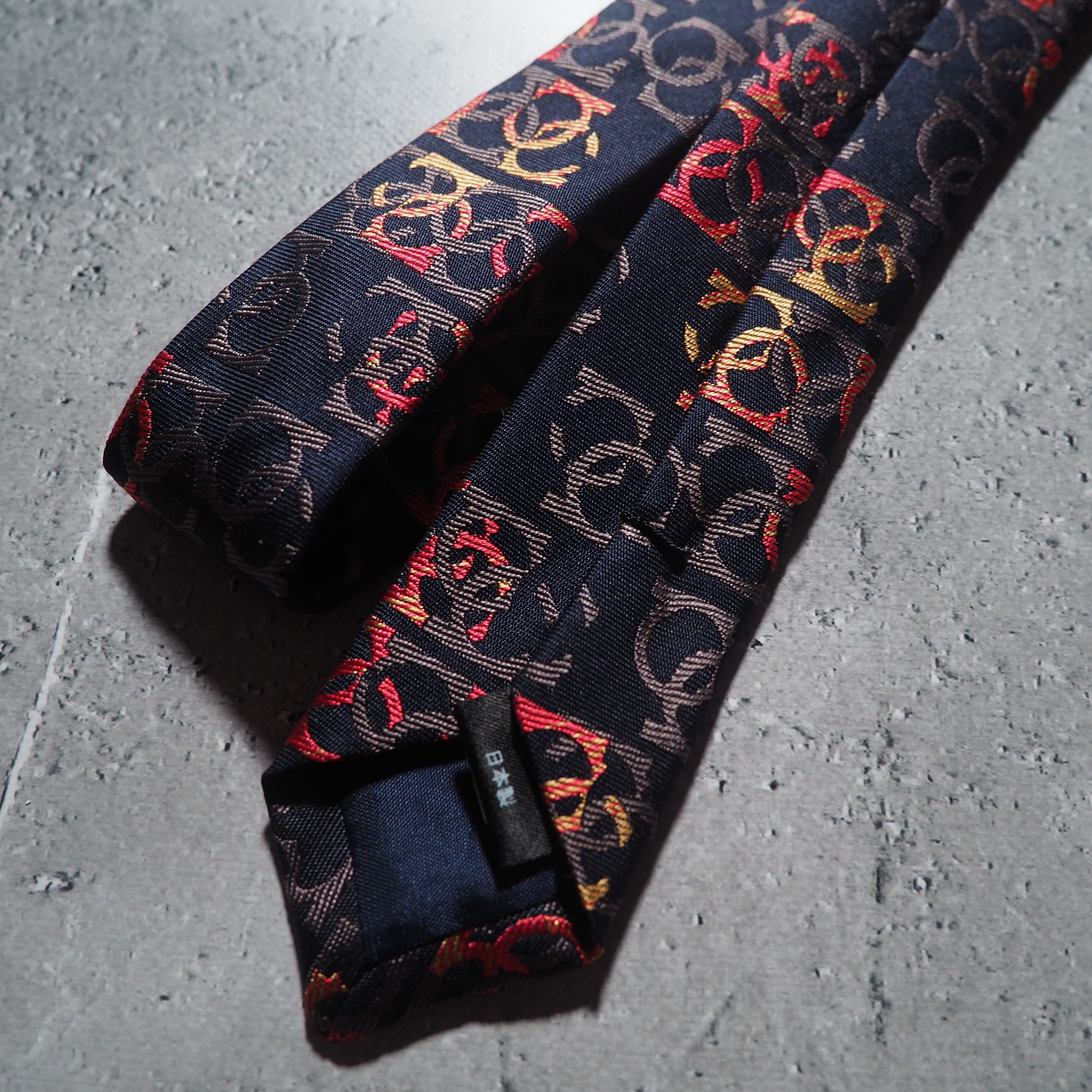 Black mode wisdom circle embroidery Design vintage silk Tie