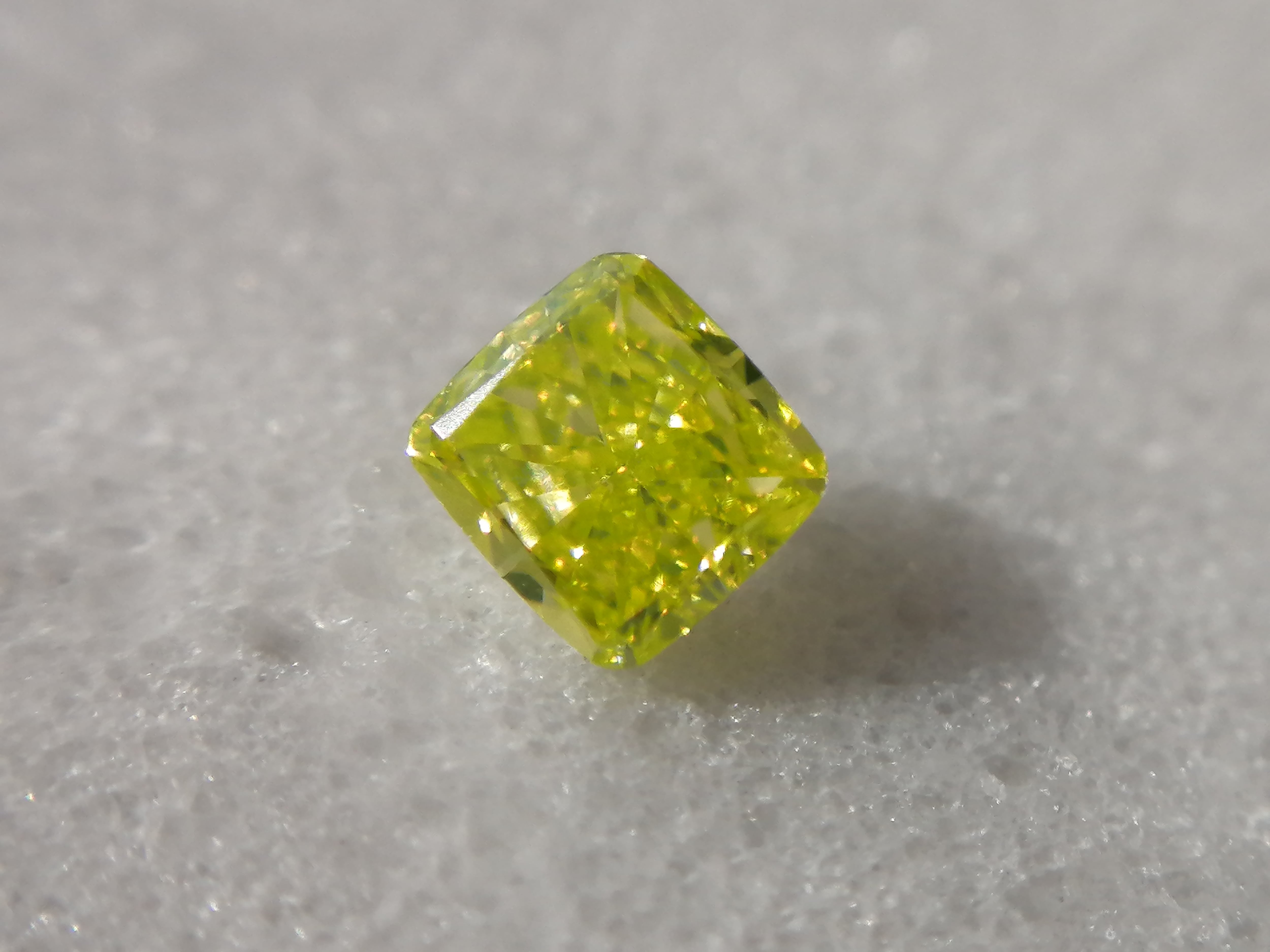 グリーンダイヤモンドルース 0.117ct fancy vivid yellow green VS1 ...