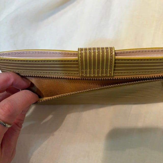 B.stuff　限定新素材「レユール」薄手のお財布。