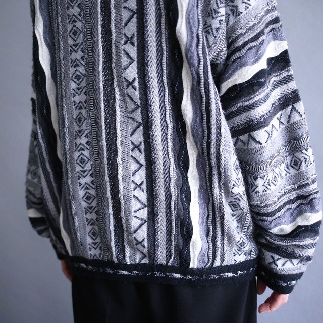 monotone 3D knit pattern loose silhouette sweater