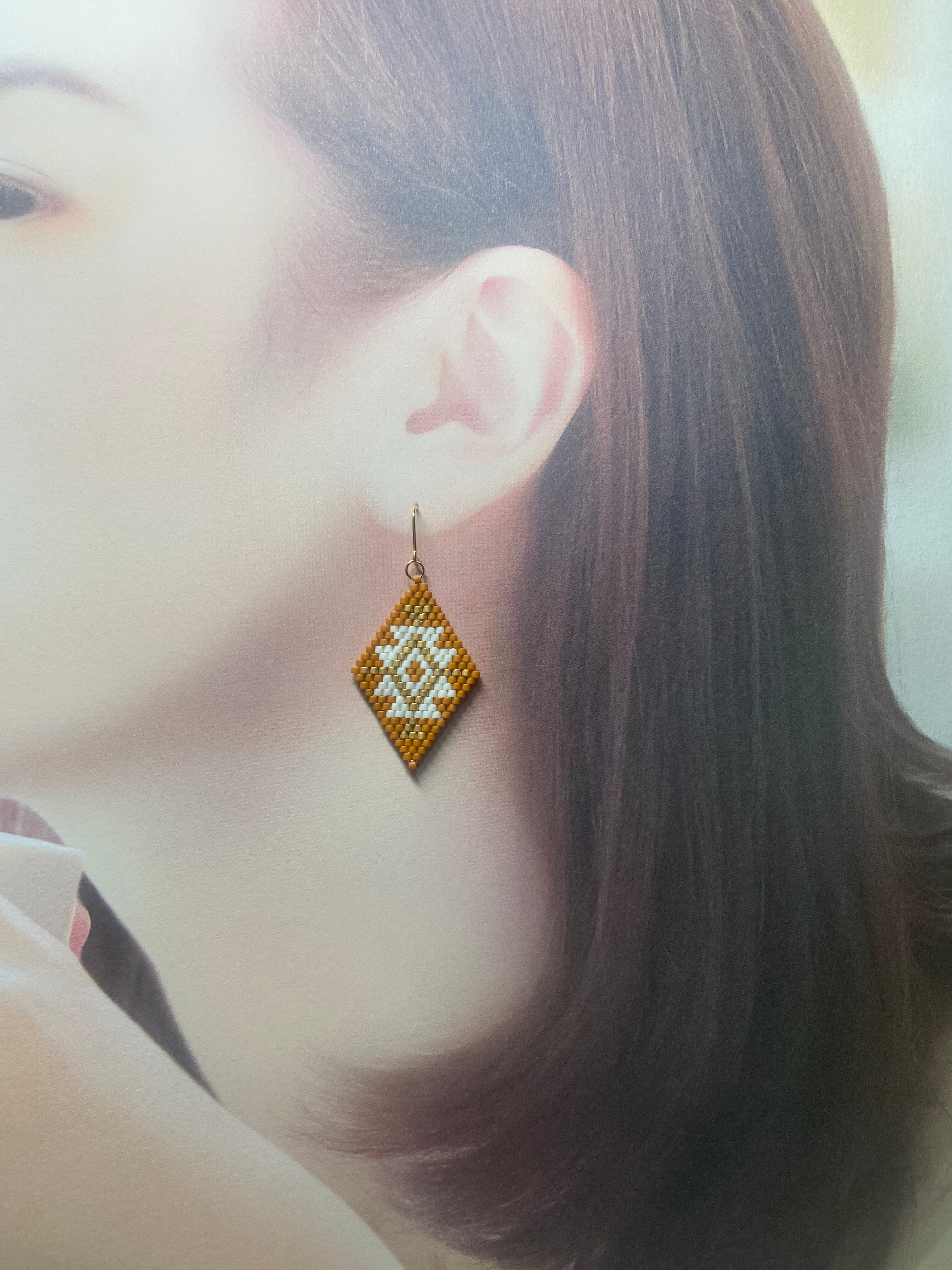 デリカビーズピアス　カラフルモザイクタイルカラーフリンジピアス黒 他 デリカビーズピアス no.2 | mu.mu.mu