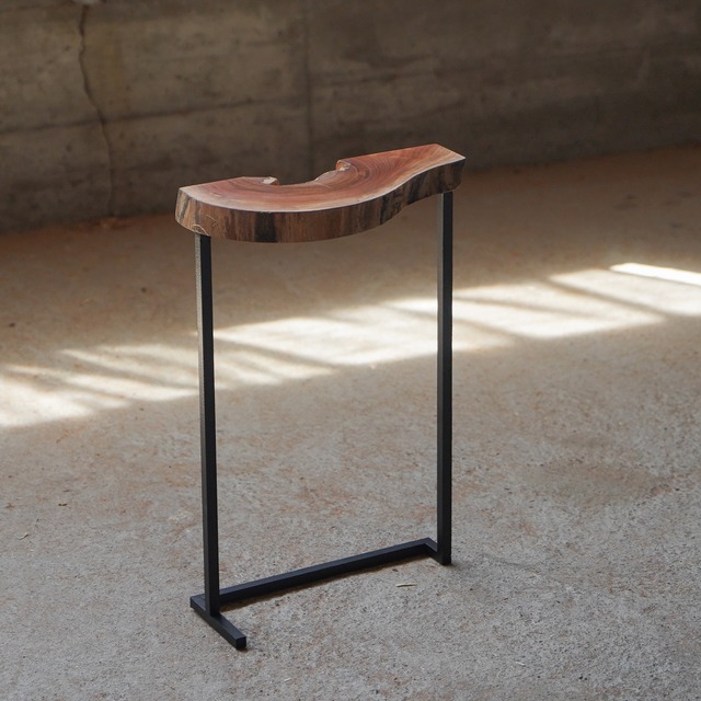 一枚板のミニサイドテーブル No.2 樹種：けやき