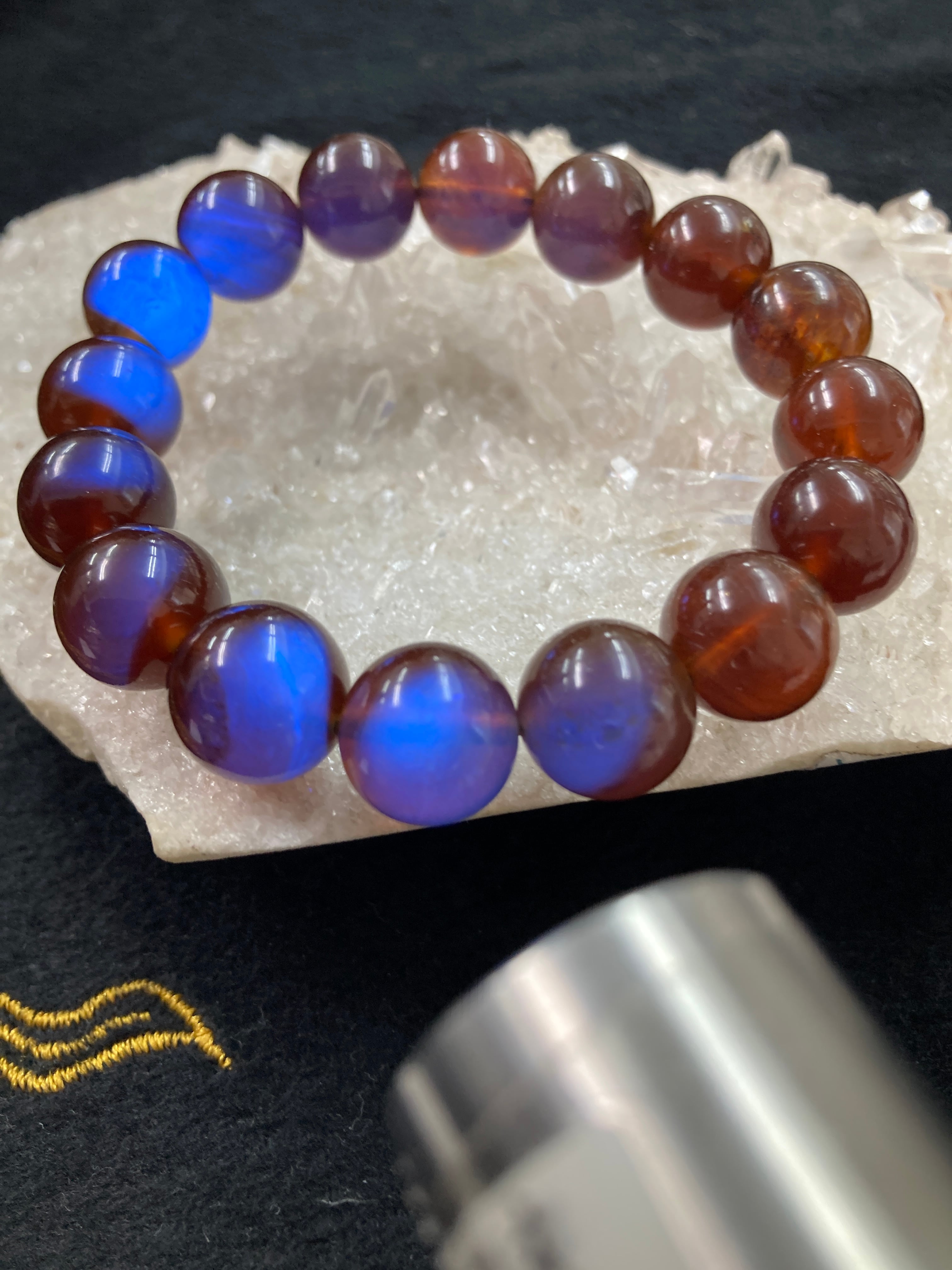 E32493】ブルーアンバー12㎜ ブレスレット＊青い蛍光＊琥珀＊アンバー