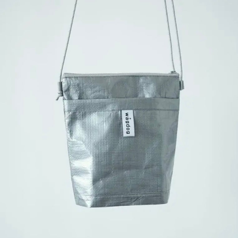 全6色】超軽量・防水ポリエチレン素材サコッシュ | wågdog