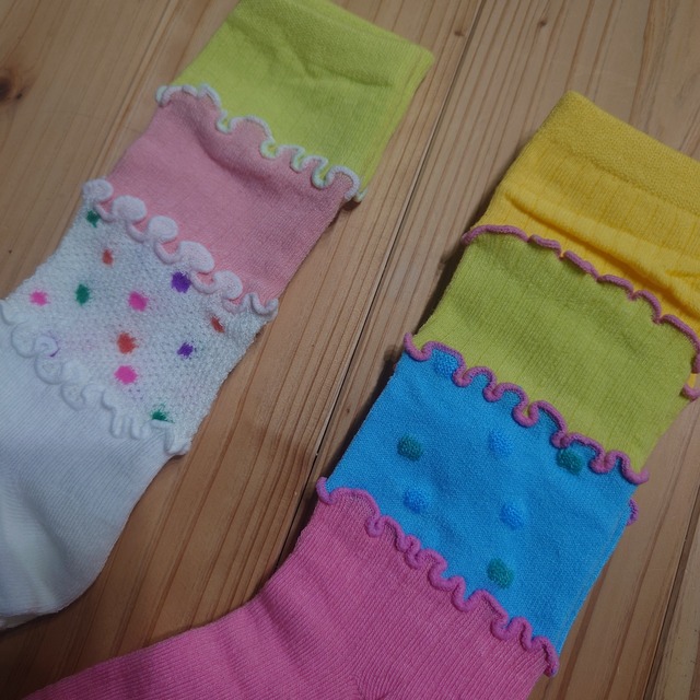 ★即納　フリルハイソックス