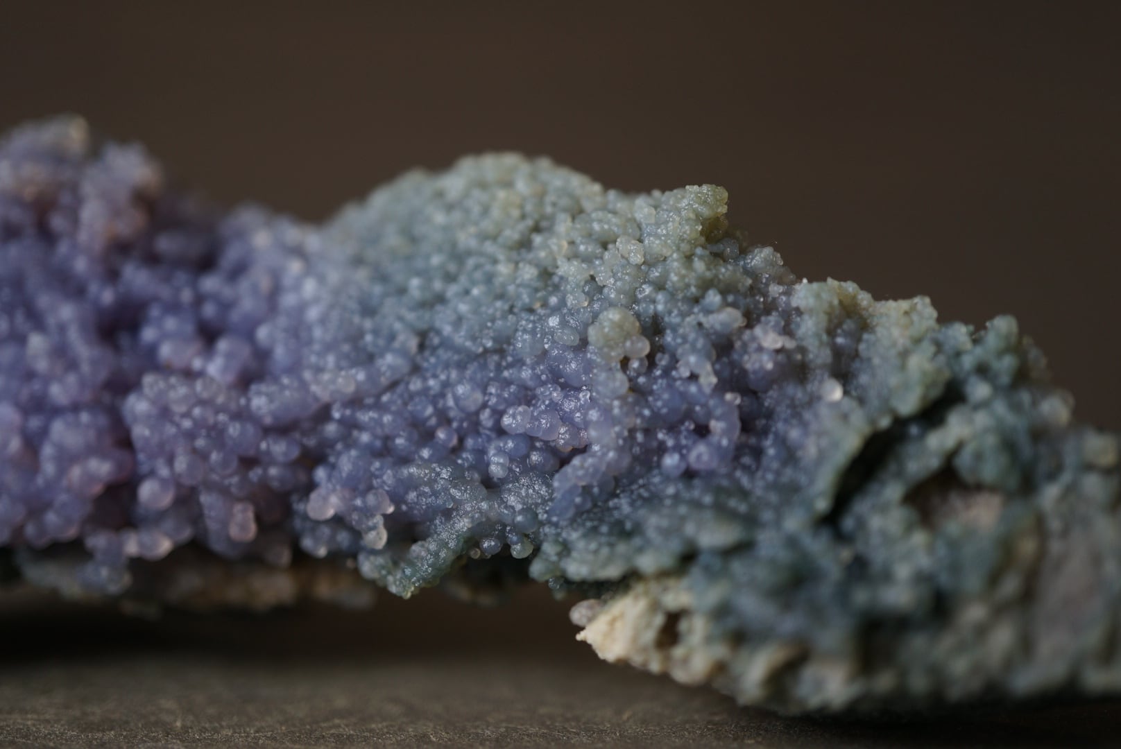 グレープアゲート(ボトリオイダル・アメシスト) Grape Agate (Amethyst