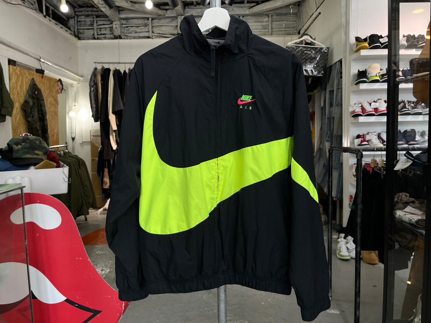 最安 NIKE AS CITY NEON NSW HBR JKT WVN S B - ナイロンジャケット