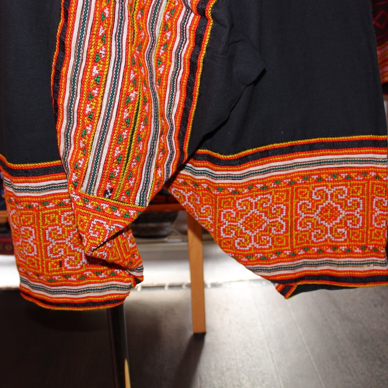 モン族サルエルパンツＡ７ 楽天市場】サルエルパンツ 刺繍ポケット付き モン族 民族衣装 古布