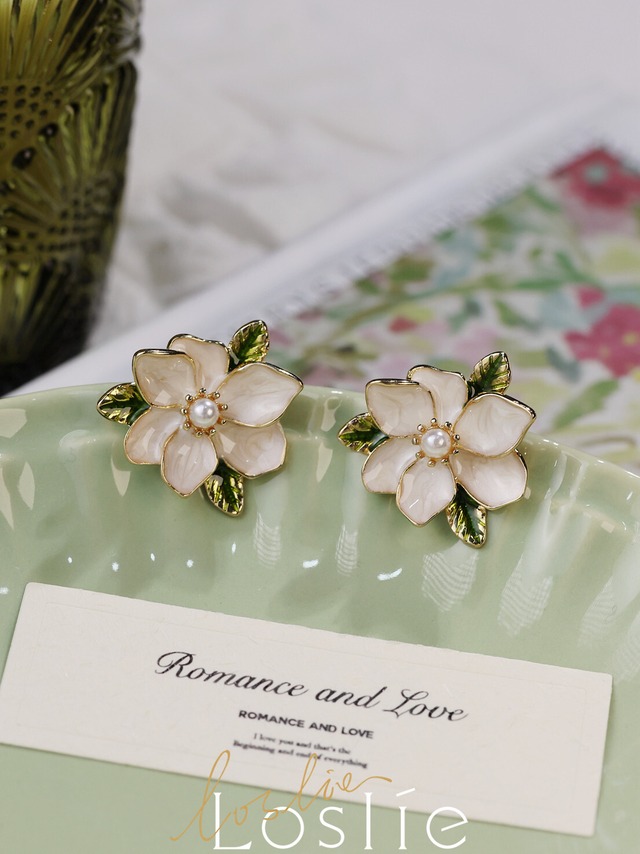 白いくちなしの恋花・フレンチガーデニアの愛されピアス♥A27