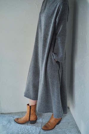 金色うぶ毛ウールのAntica dress/col:charcoal