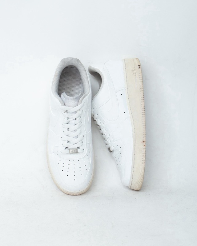 "NIKE" AIR FORCE, white paint coating sneaker