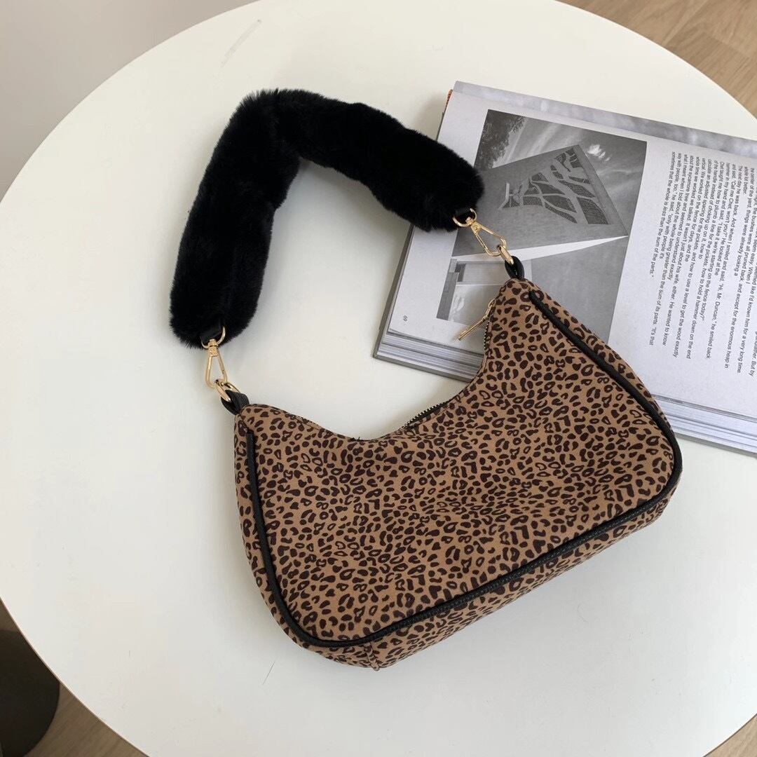 ファーハンドル柄バッグ