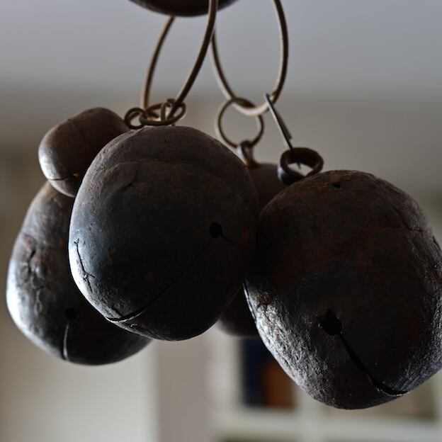 51313】400年前の鈴 / iron bells (400 years ago) | 古道具・器