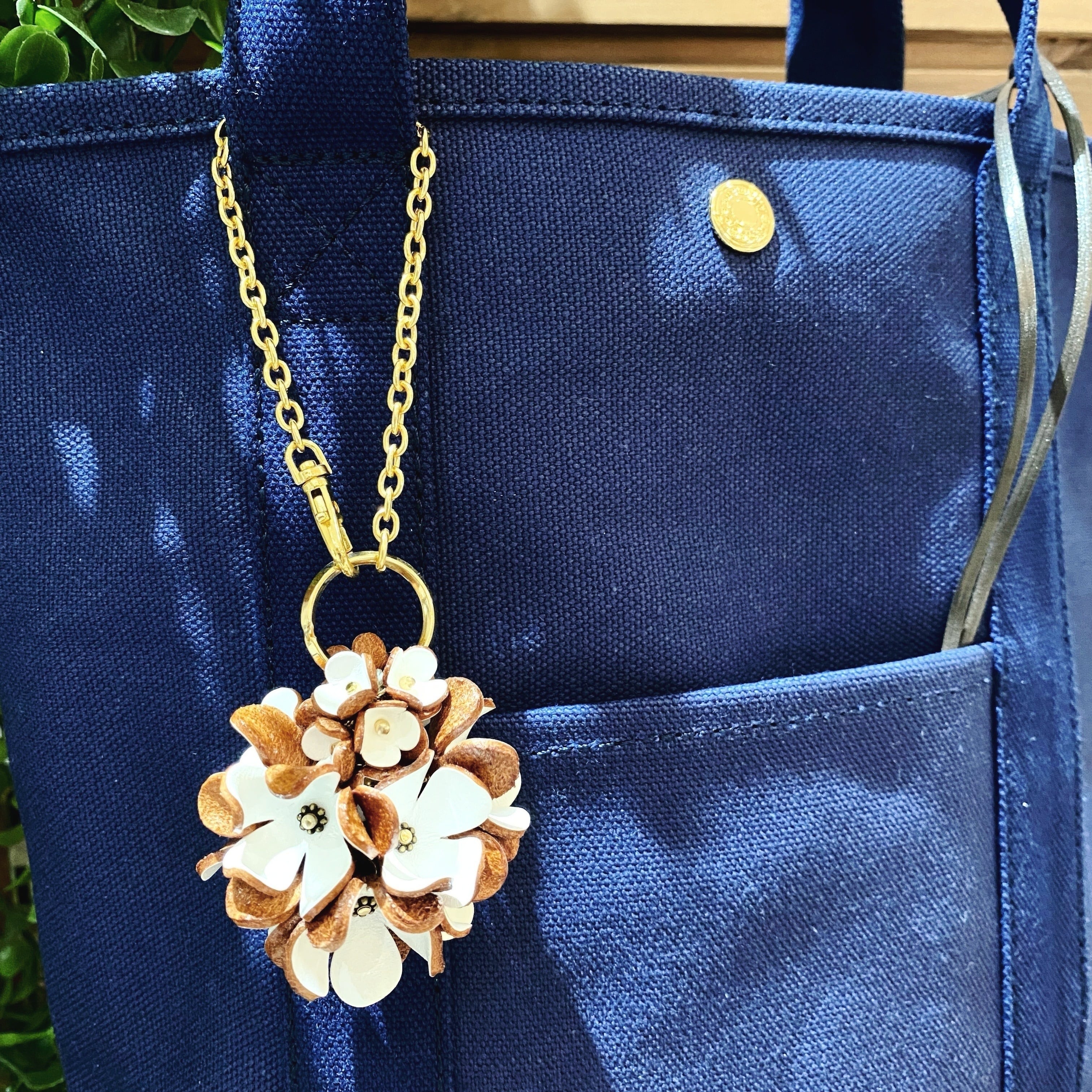 手作りキット】動画あり レザーフラワータッセルチャーム(ホワイト