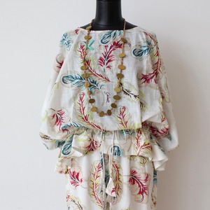GAUDI オフホワイトマルチカラーフェザープリントオーバートップス　 ITALY:611BD45018¥17,000➕tax
