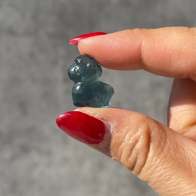 フローライトのミニ馬（ランダム発送）｜2026年の干支・馬｜指先サイズの天然石カービング