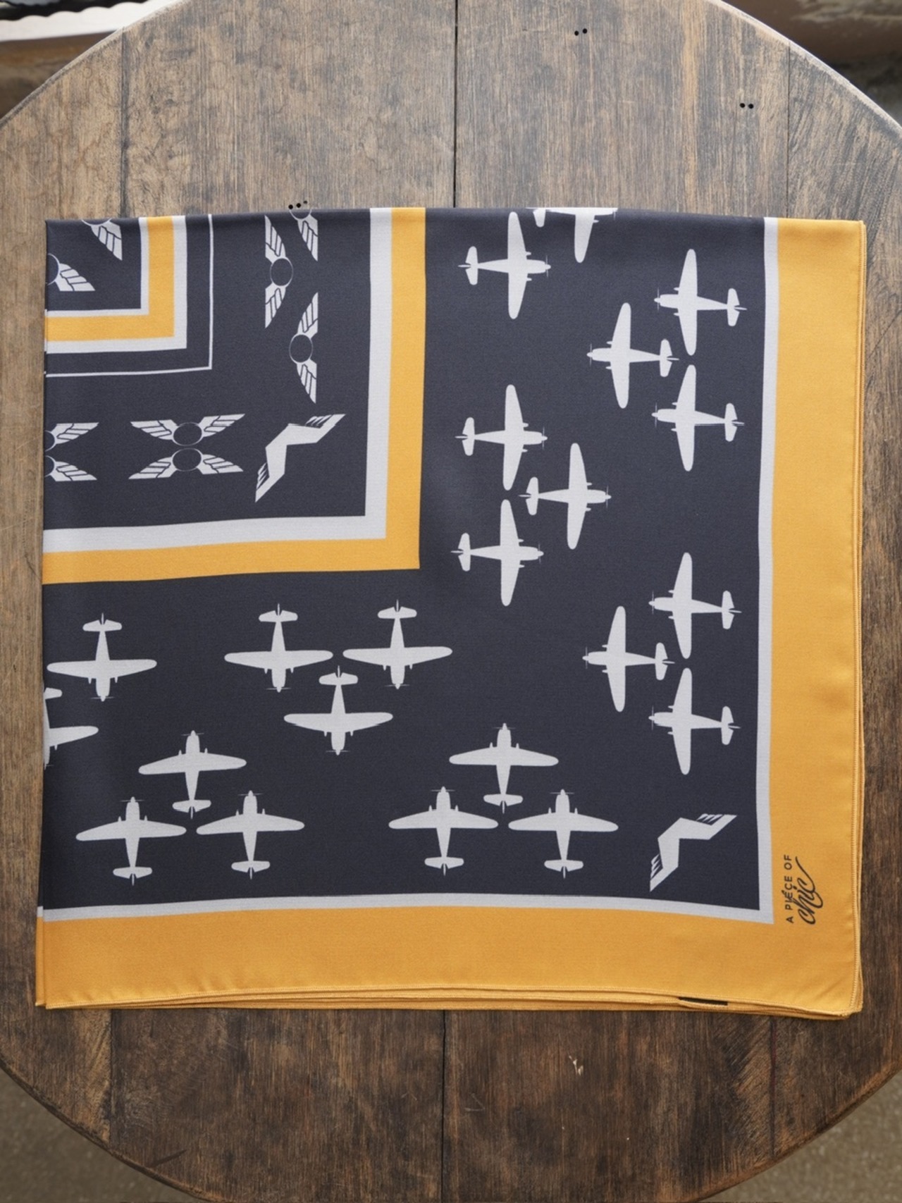 【A PIECE OF CHIC】SILK SCARF / ETOFFE HERO