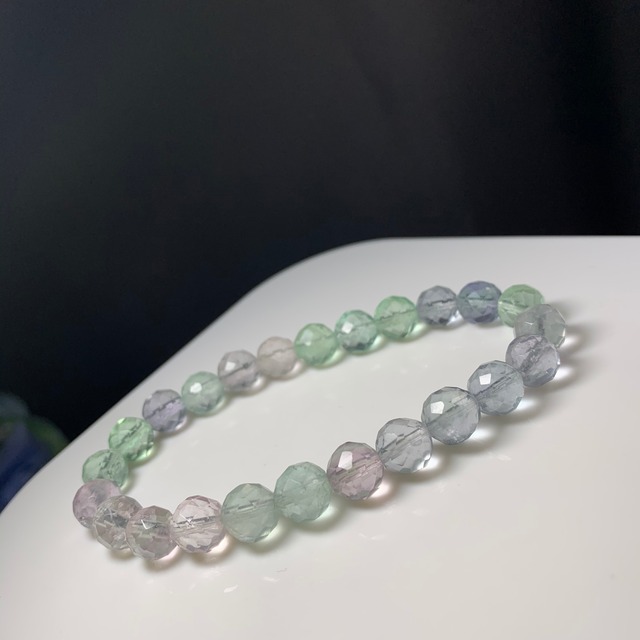 b184 グラデーションカットフローライトブレスレット