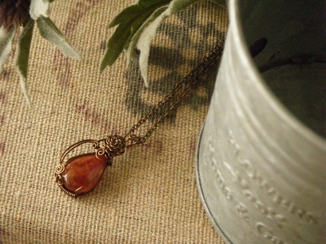 紅葉色♪オレンジガーネットのワイヤーペンダント