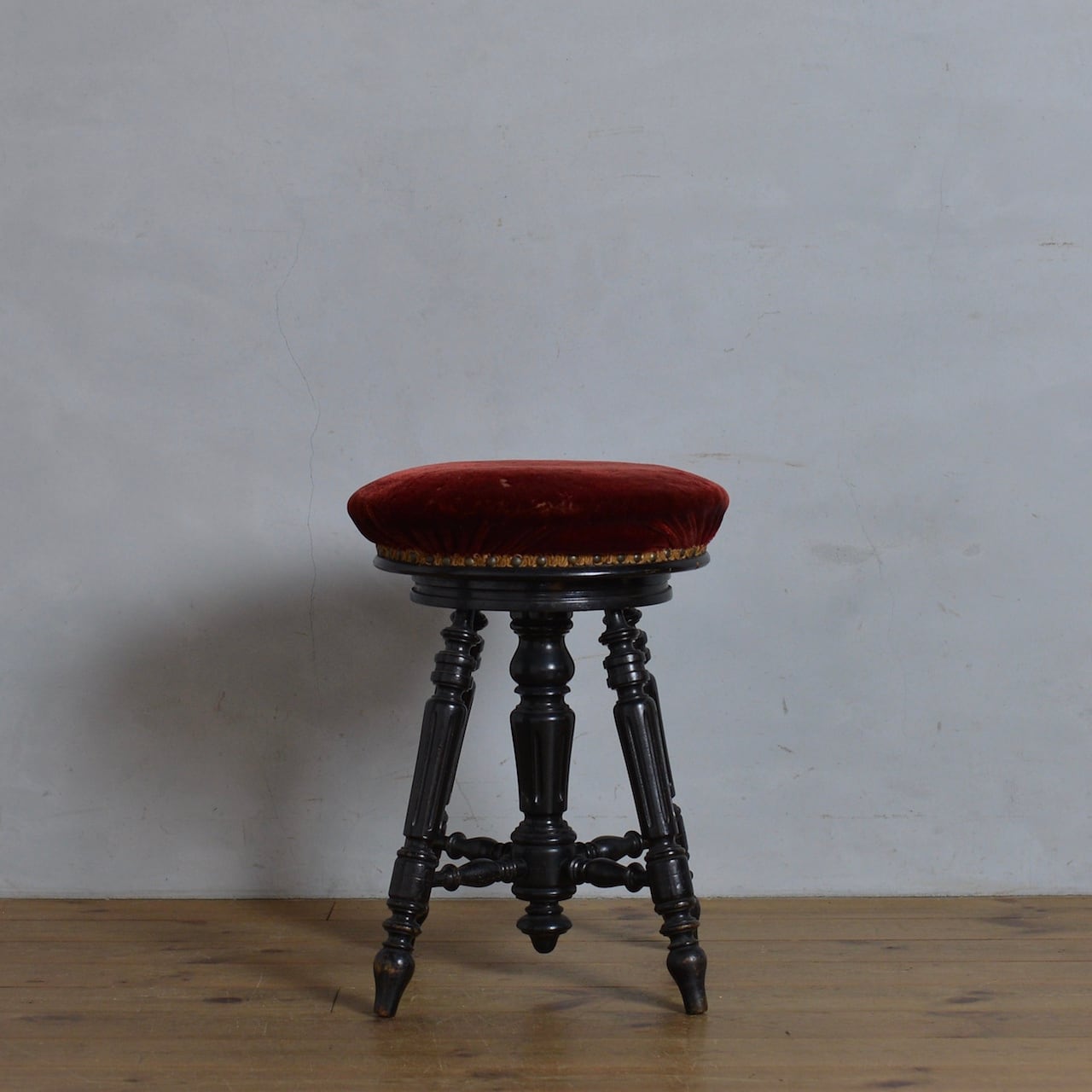 Napoleon Piano Stool / ナポレオン ピアノ スツール　〈ナポレオンチェア〉SB1712-0013 | SHABBY'S  MARKETPLACE　アンティーク・ヴィンテージ 家具や雑貨のお店 powered by BASE