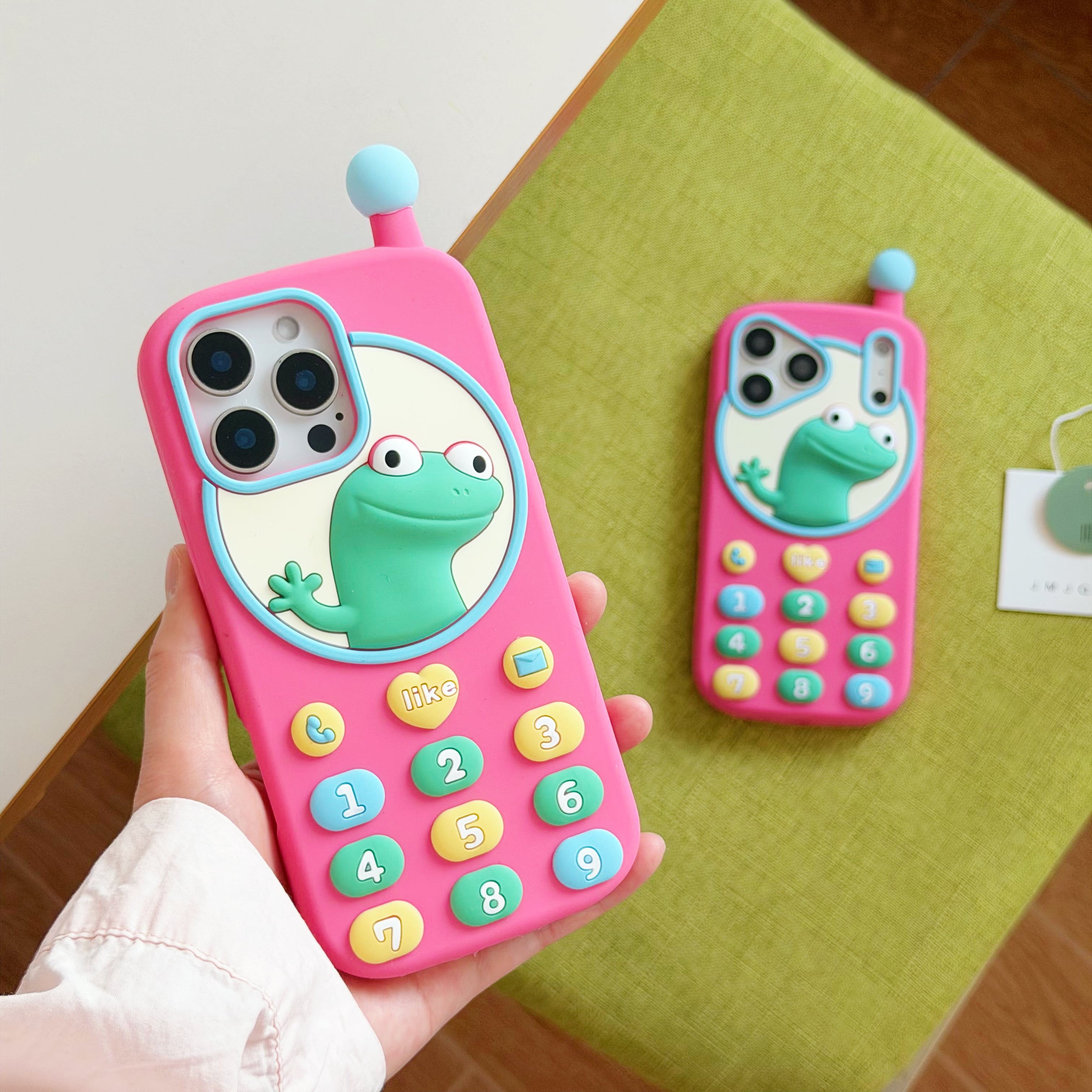 トカゲ携帯 iPhone 17 16 15 14 13 ケース 可愛い シリコン
