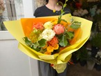 【 オーダーメイド 】季節の生花ブーケ Mサイズ