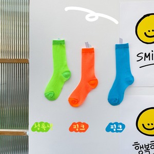 かわいい！目立つ♪ネオンカラーキッズハイソックス♪緑 オレンジ 青 派手 蛍光色 夏 透け感 男女