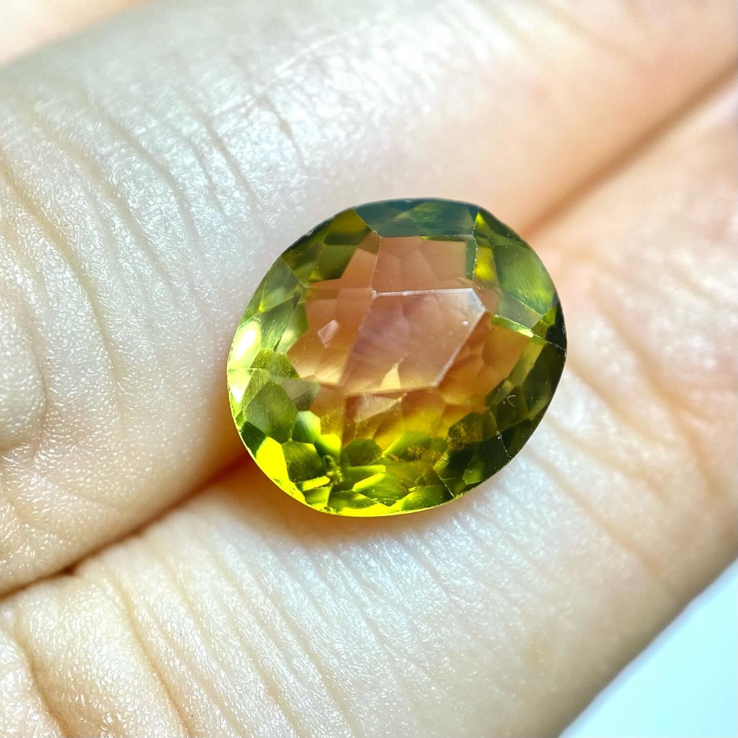 色の広がり、カットの個性的なスイカトルマリン