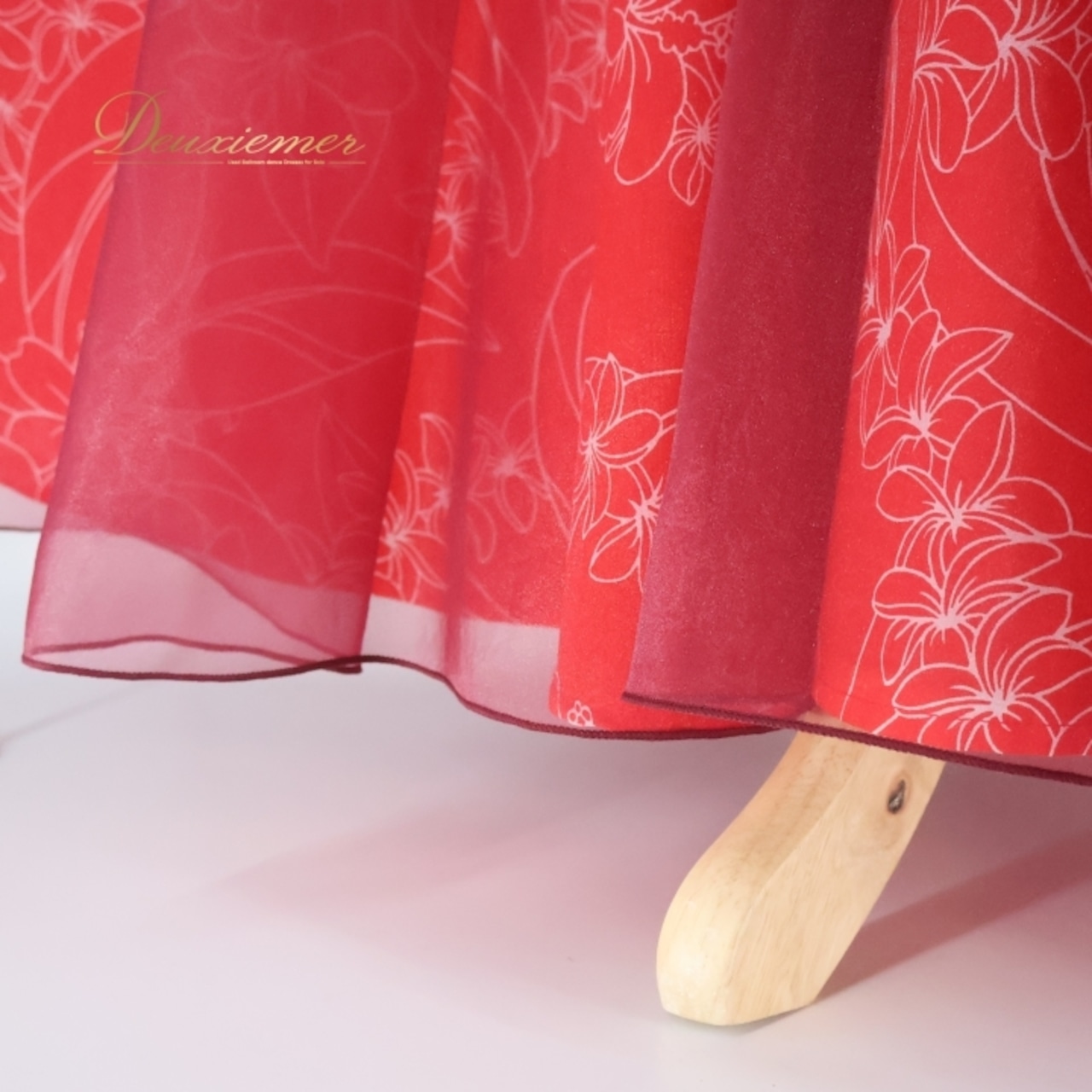 フラダンス 衣装 ワンピース ドレス レッド系 ブルーヘブンカンパニー ハイビスカス柄 プルメリア柄 BLUE HEAVEN COMPANY ベロア生地 オーガンジー生地 ハワイアンプリント アロハ レッスン 練習 フラ ダンス 華やか 鮮やか 大人っぽい 上品 高級感 ノースリーブ パーティー 衣装用 おしゃれ フラ教室 発表会 ステージ 衣装 大人 女性用 ドレッシー エレガント