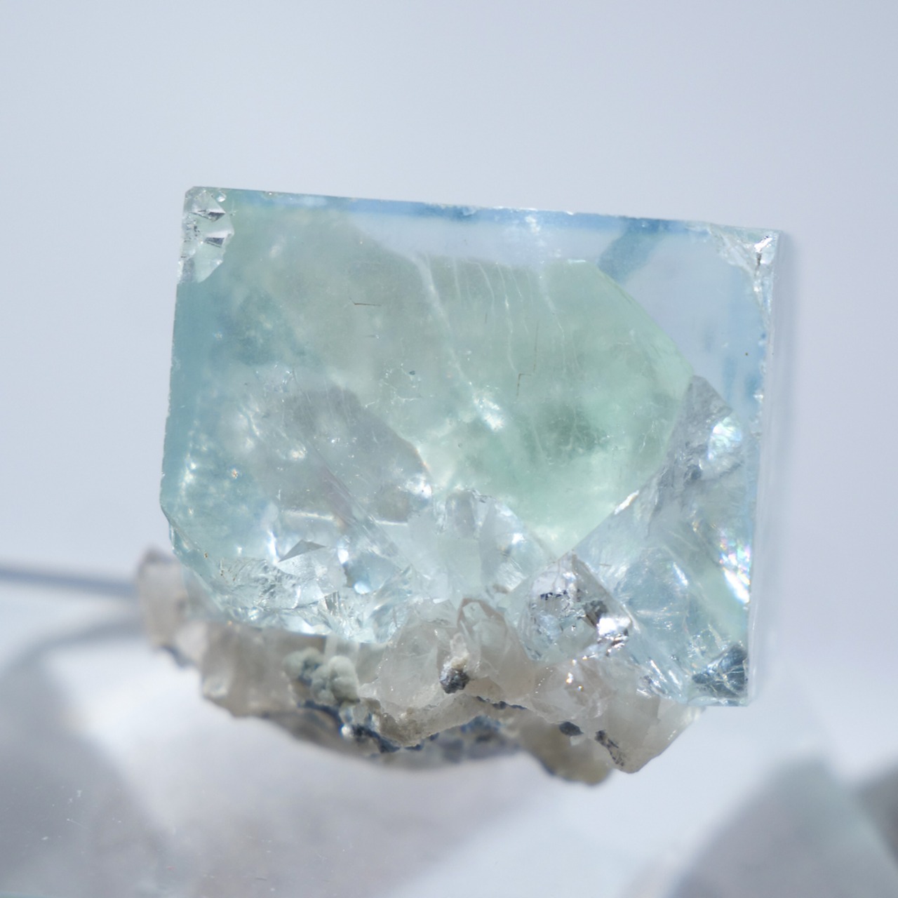 シャンファーリン産 フローライト / 原石 標本【E_6】