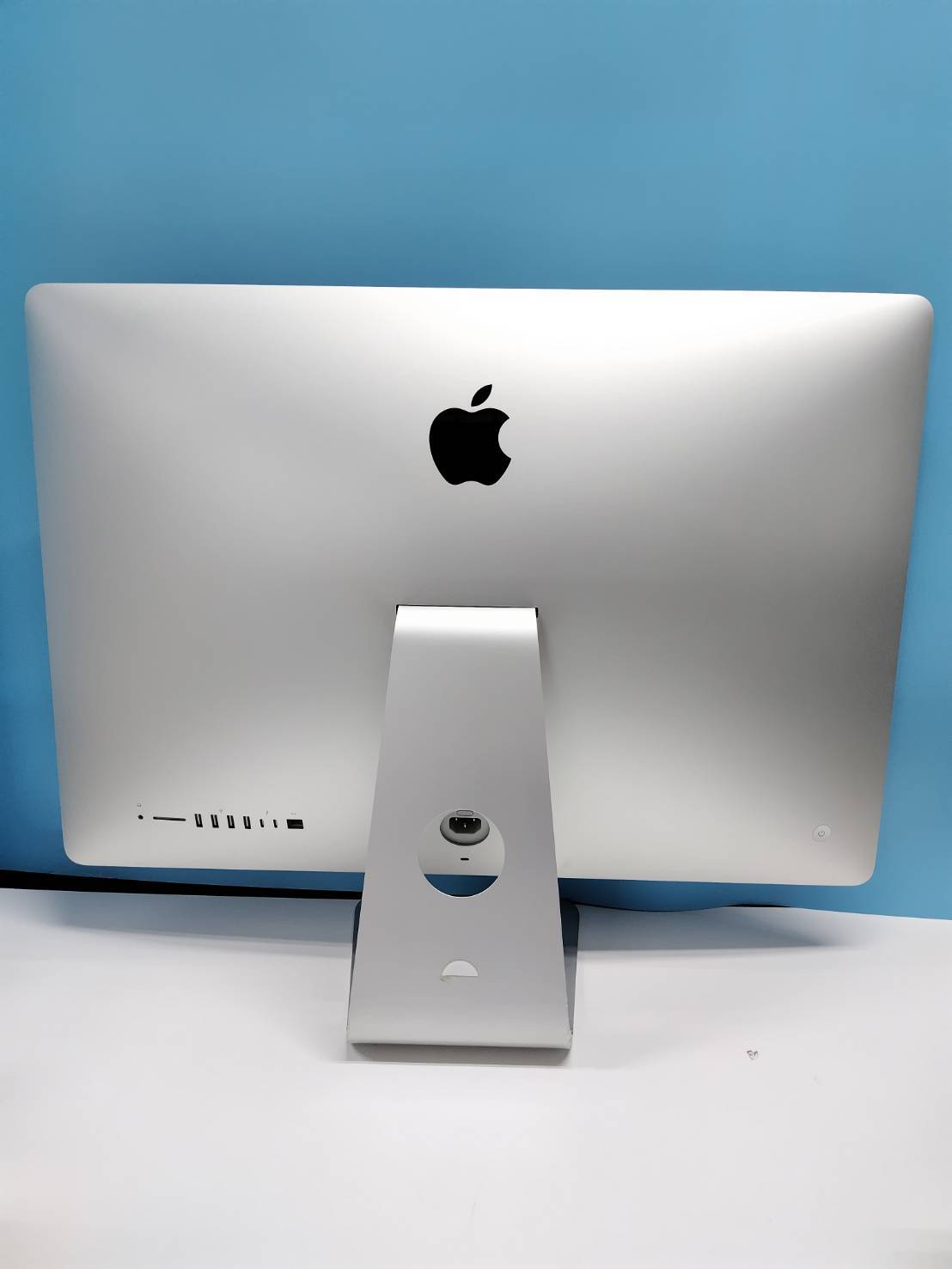 iMac（Retina 5K,27インチ,2019）1.03GB/8GB〈MRQY2J/A〉 | 中古