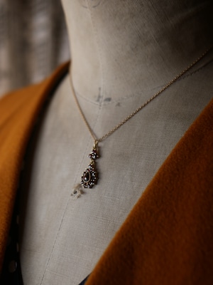 ヴェルメイユ ガーネットのドロップデザイントップ ヨーロッパヴィンテージ ヴィンテージネックレス