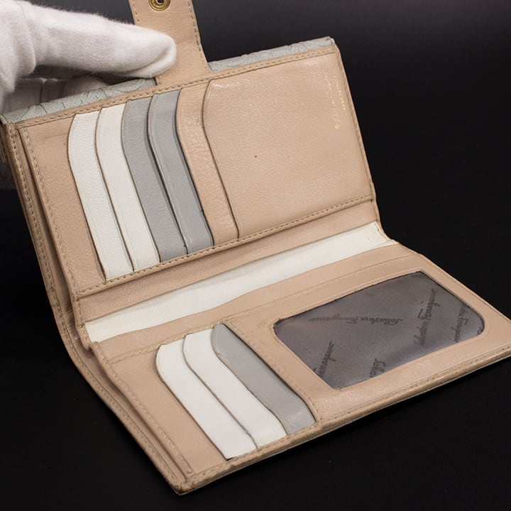 限界価格・送料無料・レア】Ferragamo・フェラガモ・短財布・二つ折り