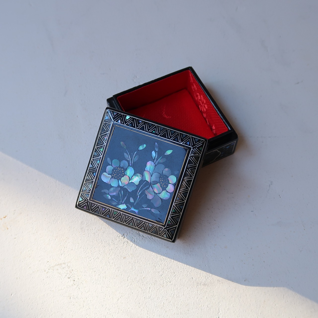 螺鈿のキューブケース