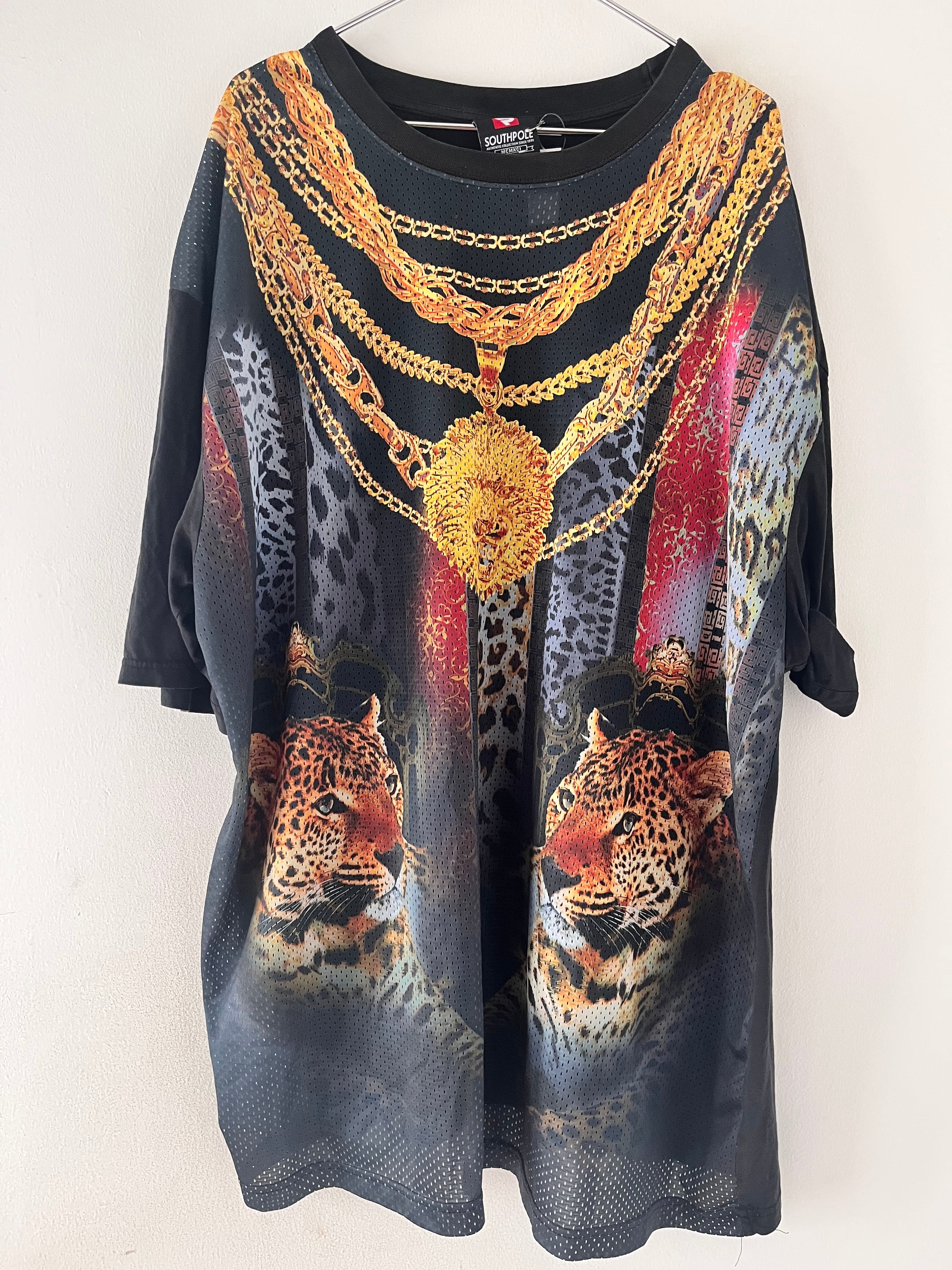 癖の強いTシャツ