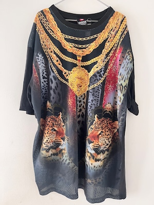 癖の強いTシャツ