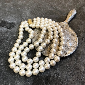 Vintage big pearl beads necklace